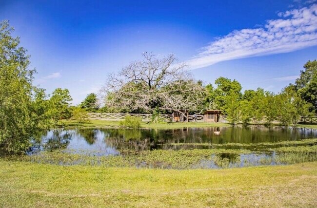 Foto del edificio - 1566 County Rd 610