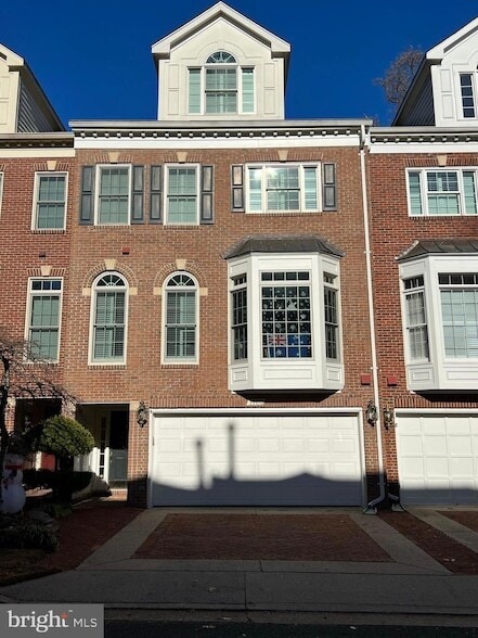 Building Photo - 1735 22nd Ct N