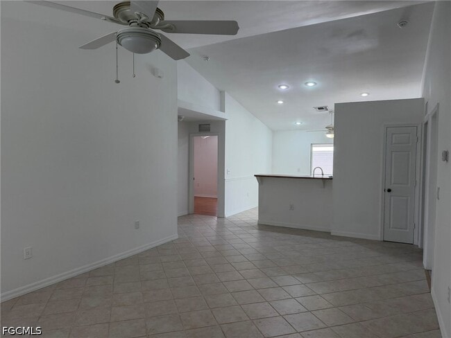 Building Photo - 1424 NE 13th Pl