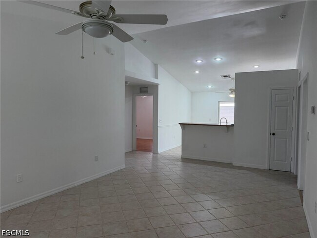 Foto del edificio - 1424 NE 13th Pl