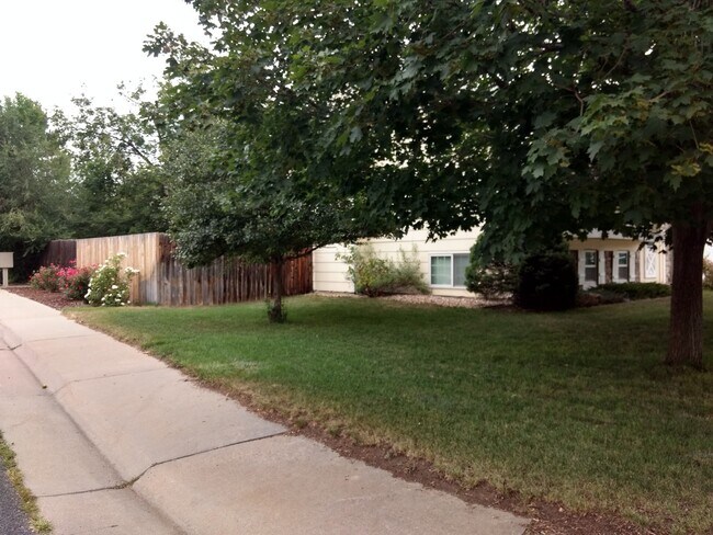 Building Photo - Beautiful 4B/3B in Louisville Available Ja...