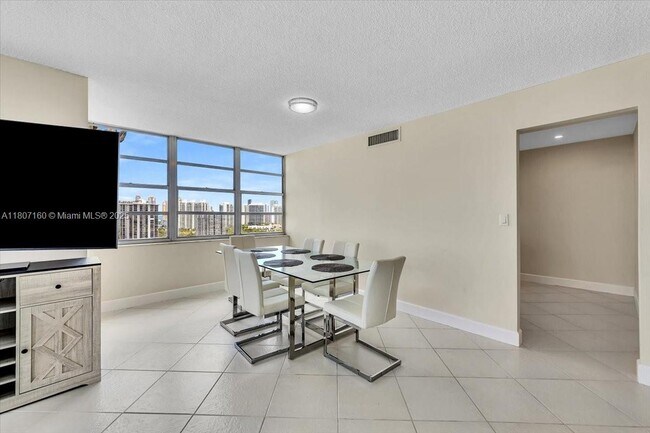 Foto del edificio - 2780 NE 183rd St
