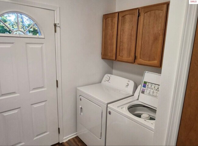 Building Photo - 6787 Badger St