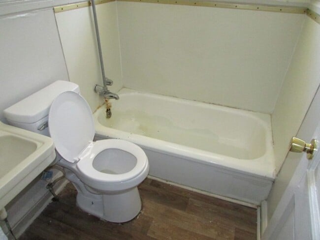 Building Photo - Duplex Unit