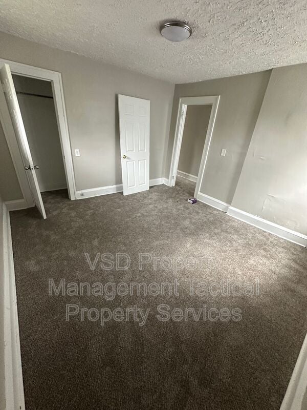 Building Photo - 13827 S Parkway Dr