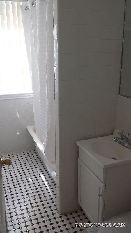 Building Photo - 149 Park Dr