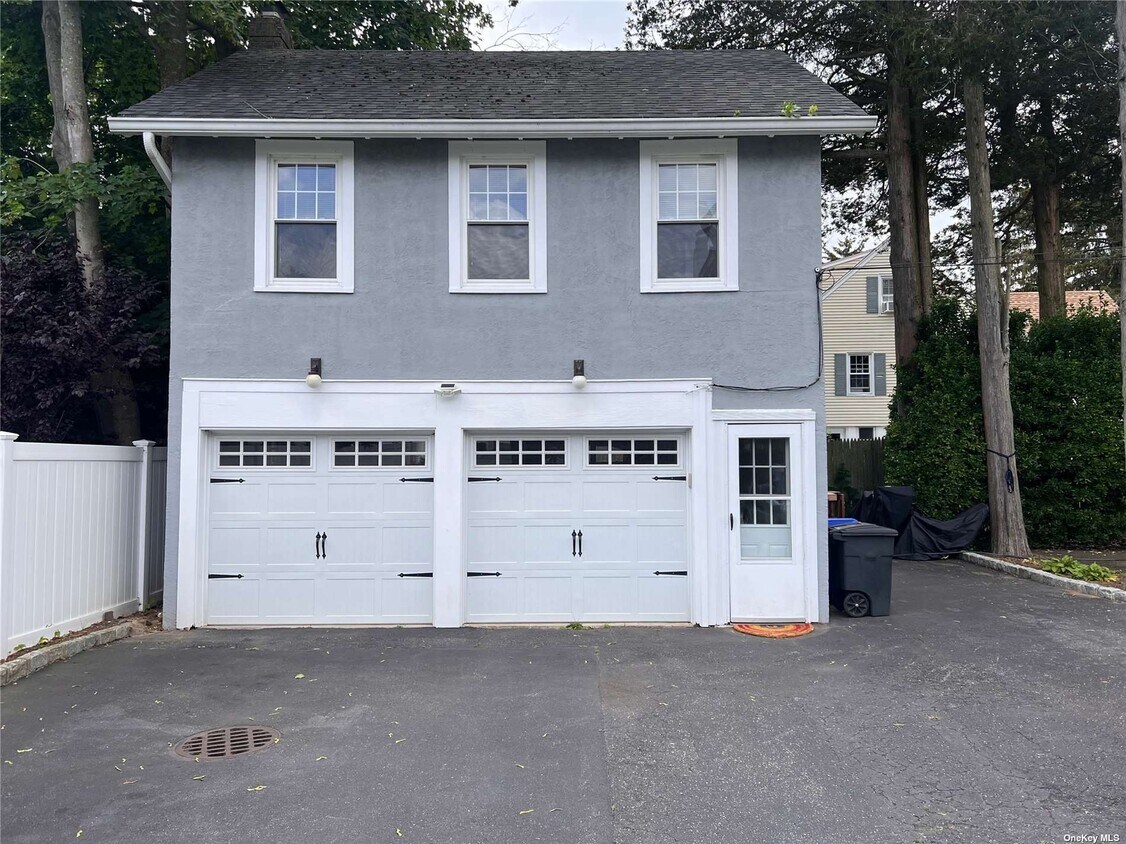 157 Clinton Ave, Huntington, NY 11743 Room for Rent in Huntington, NY