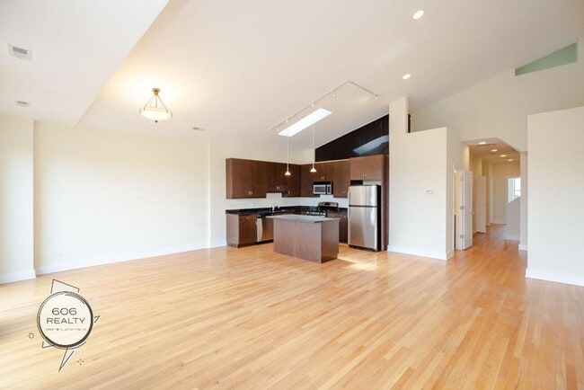 Building Photo - 2504 N Willetts Ct