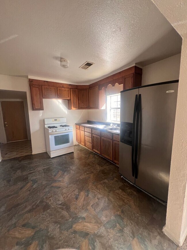 Building Photo - HUD Approved Home!