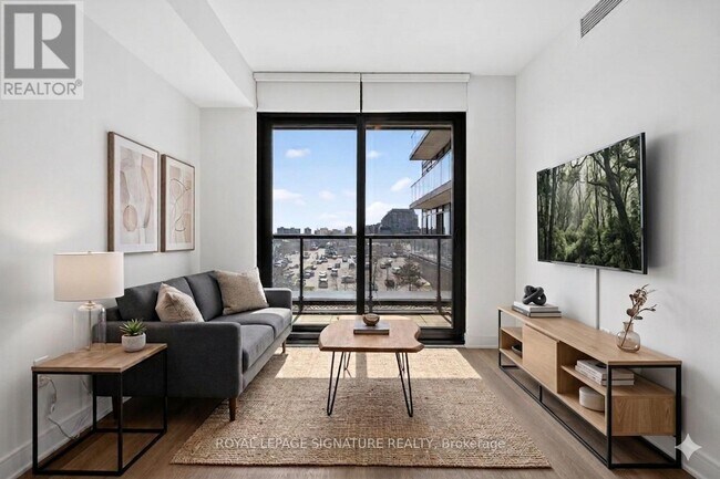 Photo du bâtiment - 86 Dundas St E