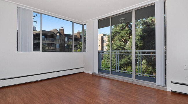 Building Photo - Hollyburn Court