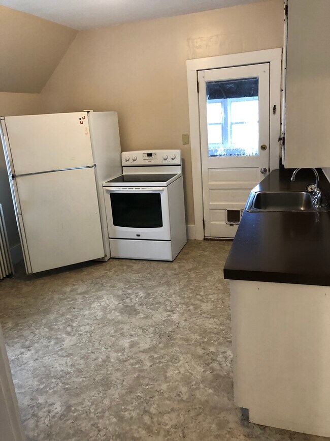 21 Hoyt St Unit 2, Saint Albans, VT 05478 Apartments in Saint Albans