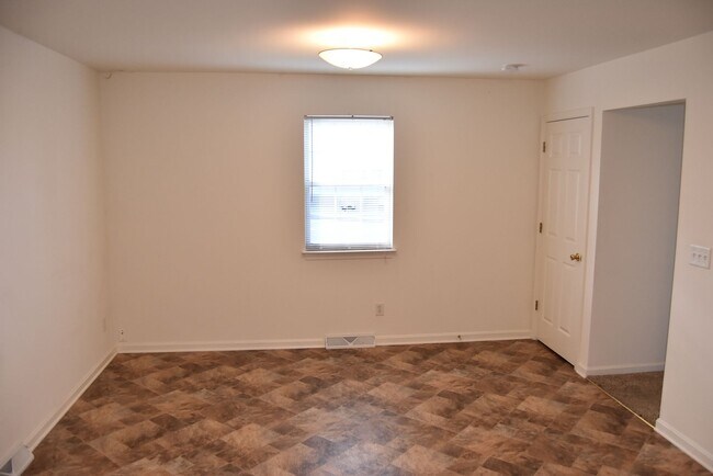 Foto del edificio - End Row Townhome w/ Garage