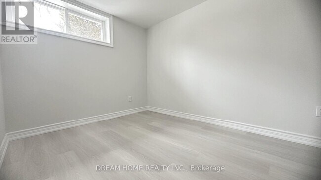 Building Photo - 6 Clementine Square