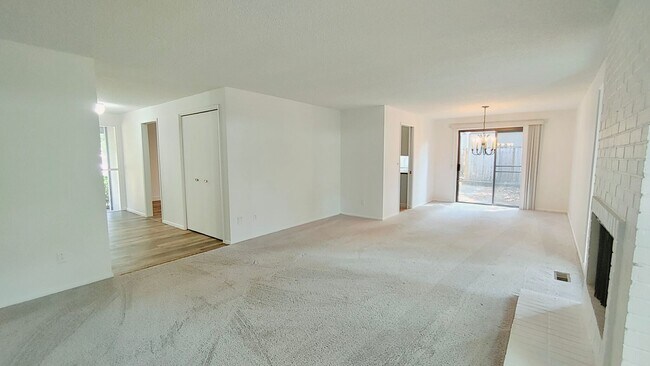 Building Photo - **$1000 OFF FIRST FULL MONTHS RENT**  One ...