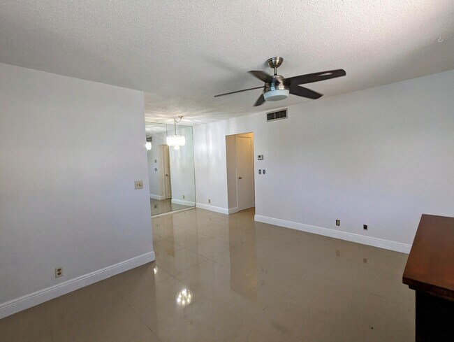Foto del edificio - 228 N Federal Hwy