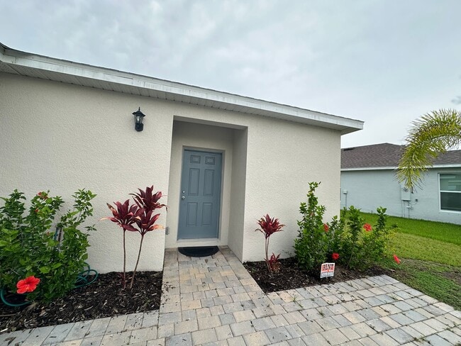 Building Photo - 826 Friendship Cir