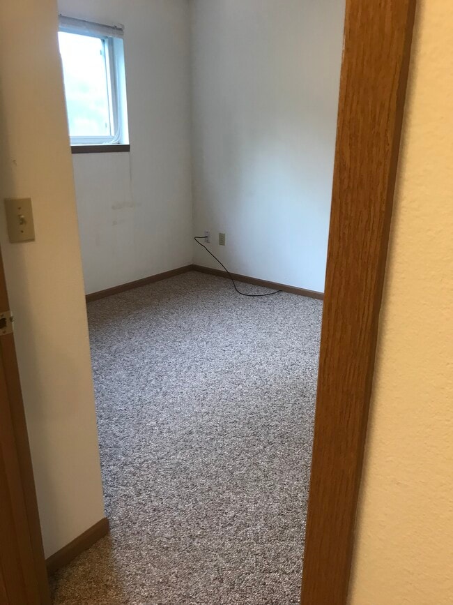 Building Photo - 414 14th Ave W