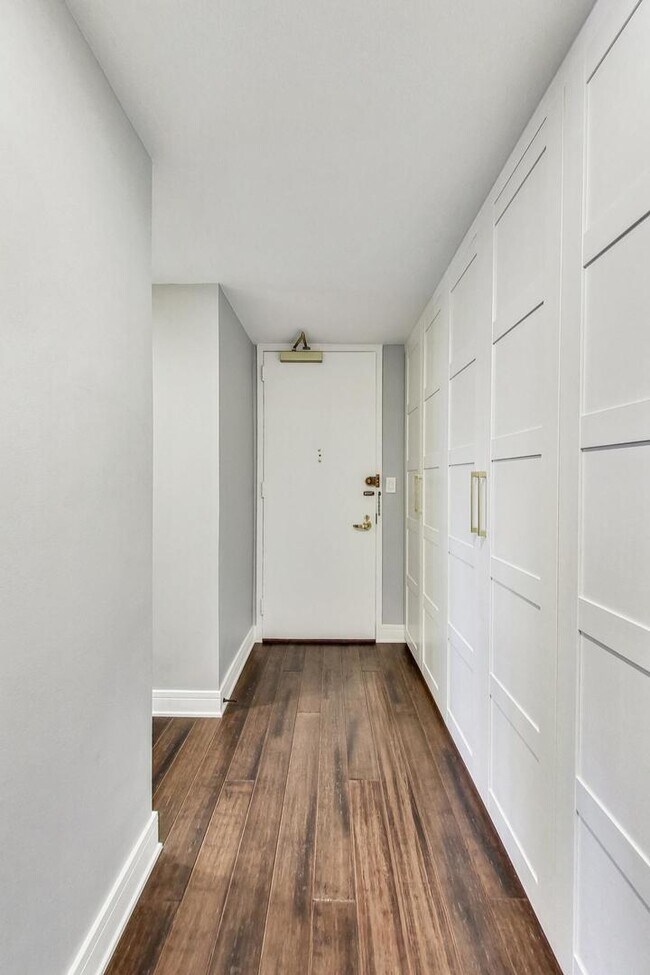 Building Photo - 100 E Walton St