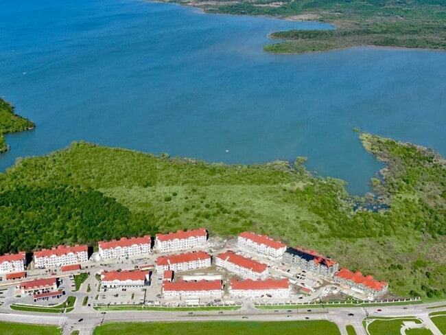 Aerial - Reveal Lake Ridge