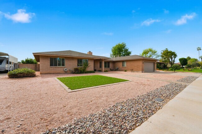 Building Photo - Welcome to this beautiful 5-bedroom, 3-bathroom home in Tempe Arizona!