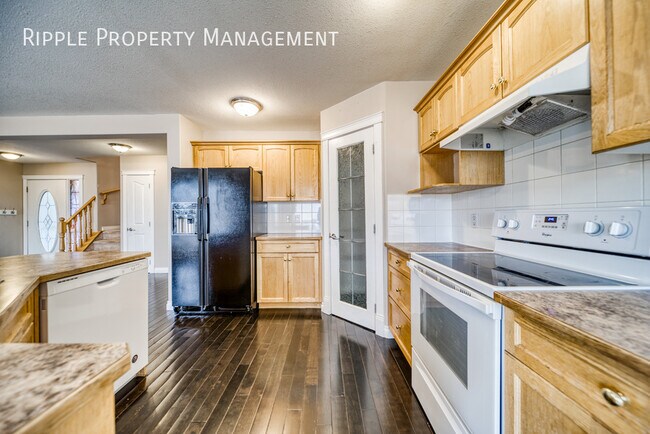 Photo du bâtiment - Cozy 3 bedroom+ den 2.5 bathroom house in the community of Airdrie