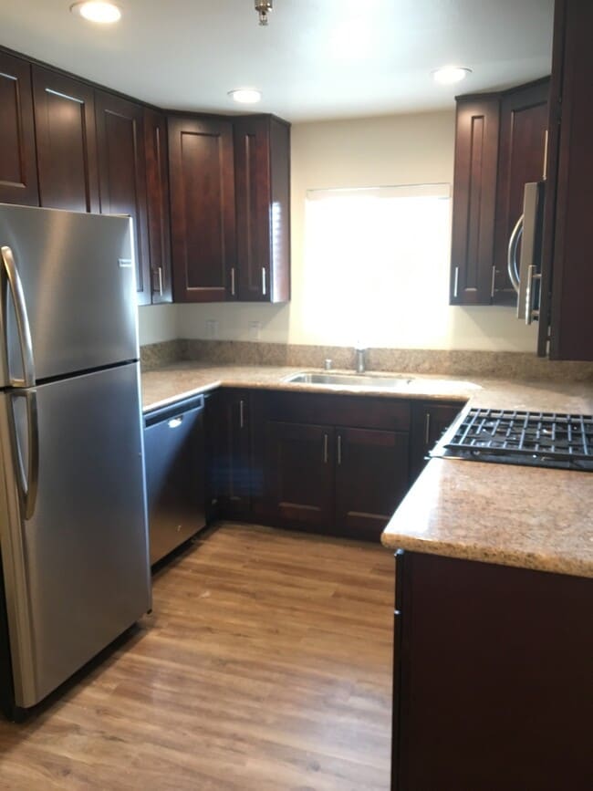 Building Photo - 1 bed, 1 bath River Ridge apartment on 2nd...