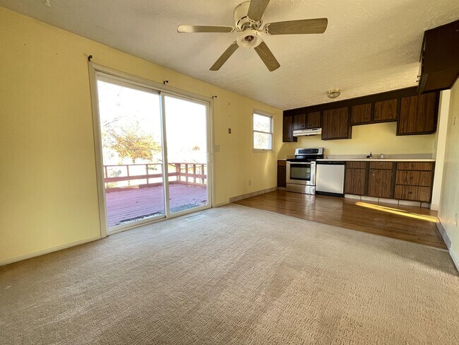 Building Photo - 3111 Stallion Dr