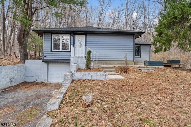 Foto del edificio - 620 Hemlock Dr