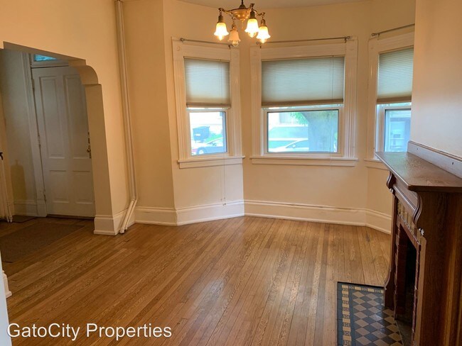 Building Photo - 2 br, 1 bath Apartment - 624 E Pleasant St