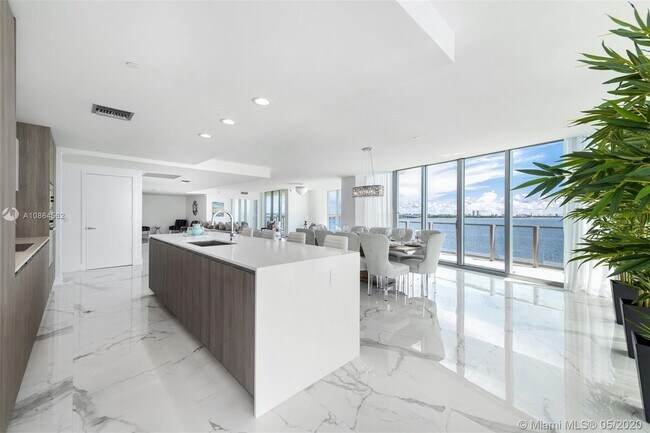 Foto del edificio - 2900 NE 7th Ave