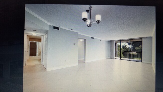 Building Photo - 6530 Boca del Mar Dr