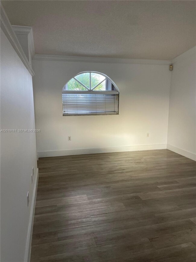Foto del edificio - 3375 W 76th St
