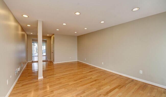 Building Photo - 746 Beech St