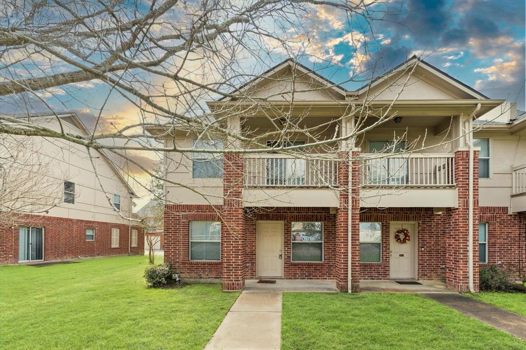 Foto principal - 3826 Shire Valley Dr