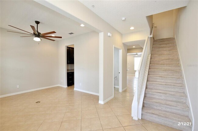 Building Photo - 8569 Vedder Ln