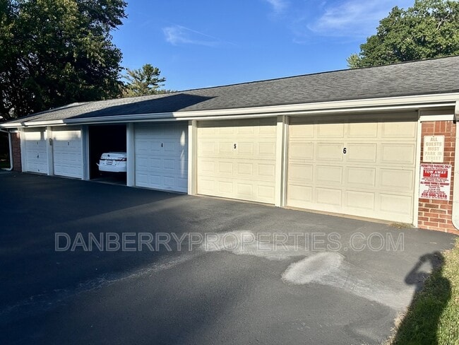 Building Photo - 4126 Newcastle Dr