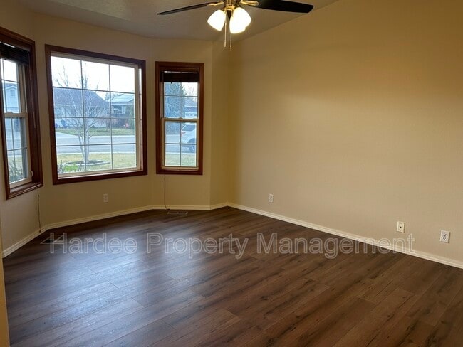 Building Photo - 2254 N Zircon Ave