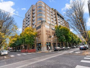 Building Photo - 420 NW 11th Ave