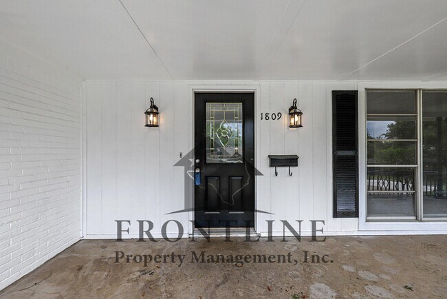 Building Photo - Coming soon! Renovated 3/1.5/2 in highly d...