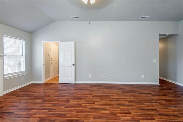 Foto del edificio - 10809 Huntington Rd