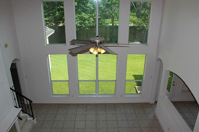 Foto del edificio - 11110 Sherwood Garden Dr