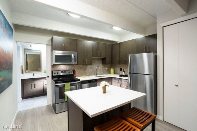 Building Photo - 1044 N Downing St