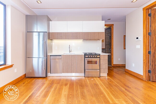 Foto del edificio - 865 Willoughby Ave