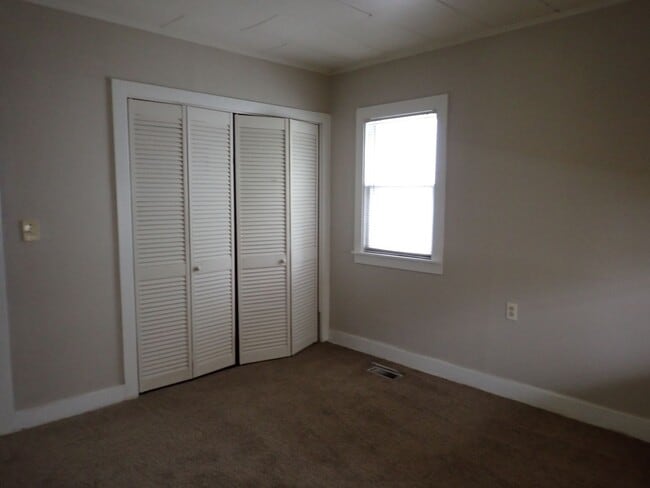 Building Photo - Great 3 Bedroom Downtown Puyallup Home.