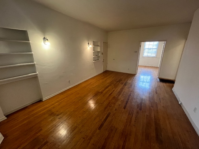 Building Photo - 139 Sweetzer Ave