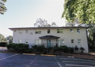Building Photo - 2853 Belvedere Ln