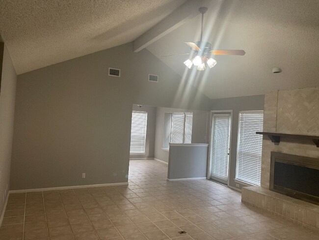 Building Photo - 13811 Susancrest Dr