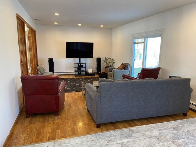 Building Photo - 18-20 Gamay Ct