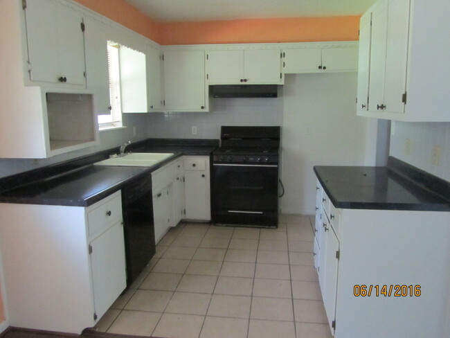 Foto del edificio - 4-bedroom in Midwest for Rent